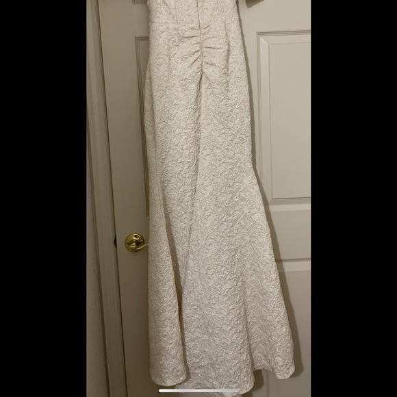 Off the shoulder cream gown - Picture 5 of 7